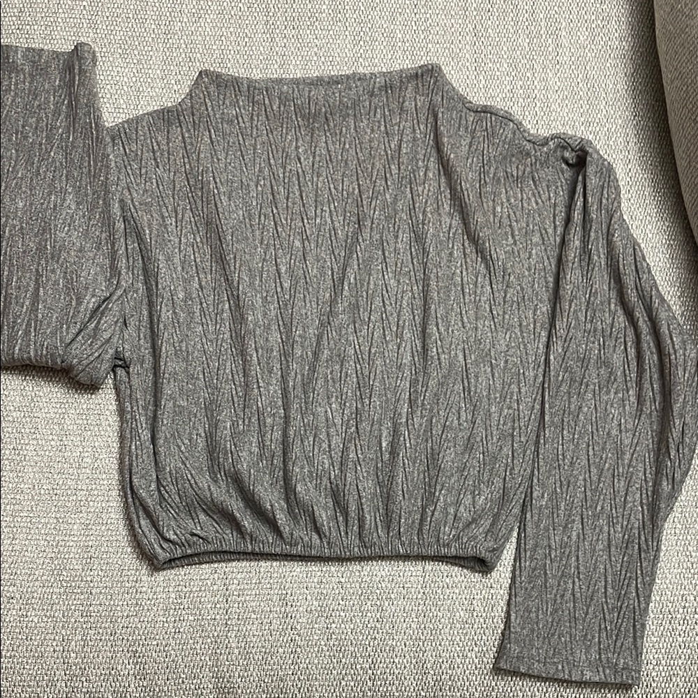 Gray Cowl Neck Cropped Sweater with Long Sleeves